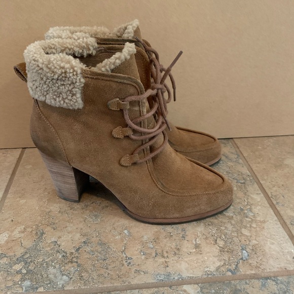 Uggs lace up heeled boots - Picture 1 of 4